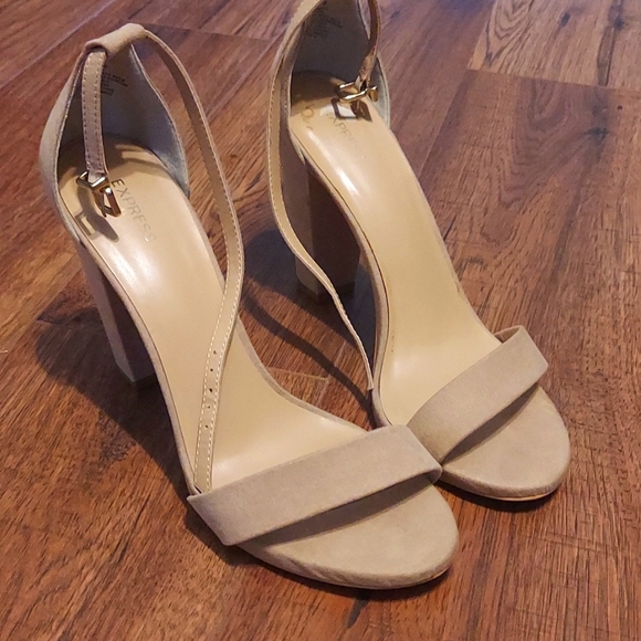 Apricot heels - Picture 1 of 4